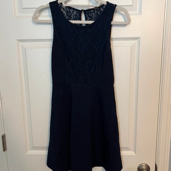 Forever 21 Dresses & Skirts - Forever 21 Navy Lace Trim Sleeveless Dress